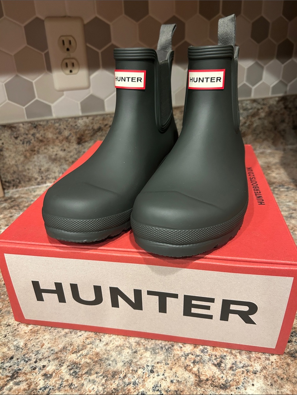 Hunter Women's US 8 Original Chelsea Boots Dark Olive Green Matte NEW IN BOX